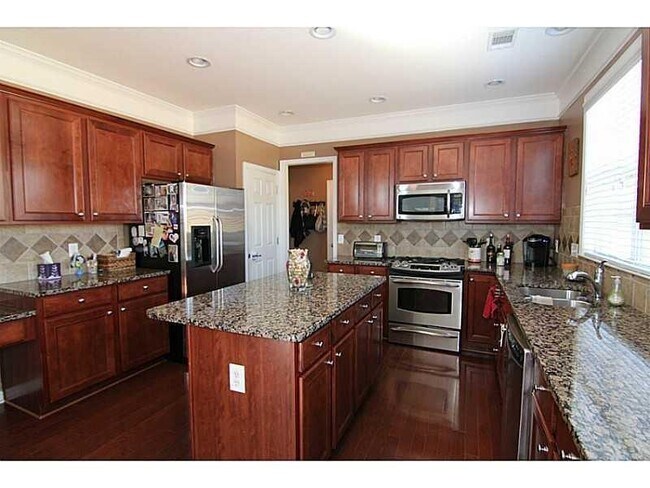 Building Photo - 203 Glenwood Dr