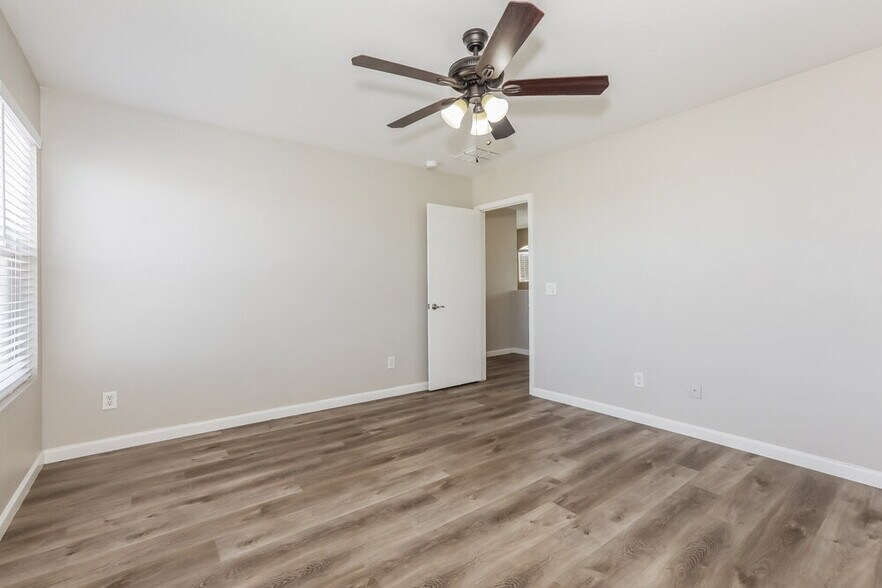Building Photo - 4836 E Meadow Lark Way