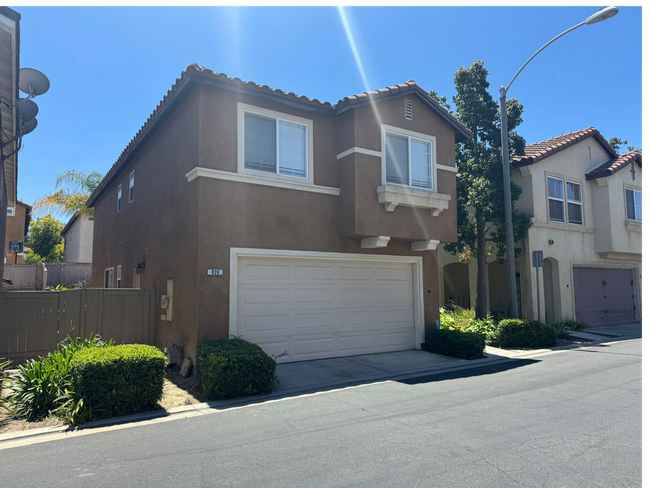 Building Photo - Townhome for Rent