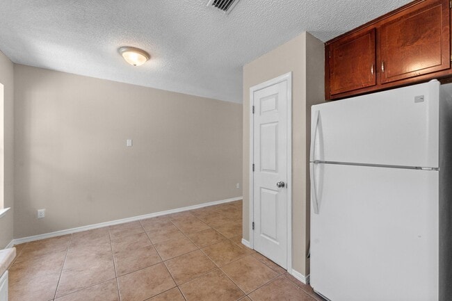 Building Photo - 20952 Liberty Ln