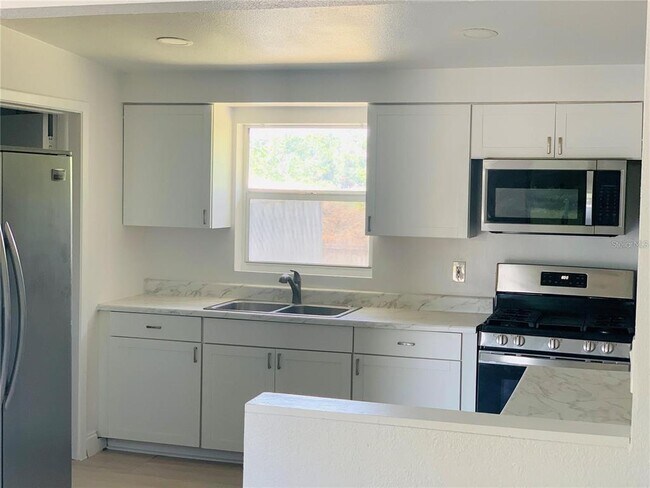 Building Photo - 1135 7th St N