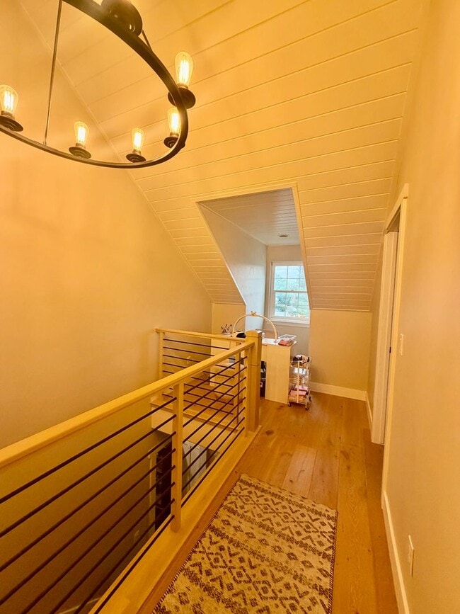 Building Photo - Gorgeous 4 Bedroom Home!!
