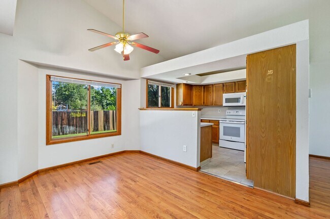 Building Photo - 718 Justice Dr