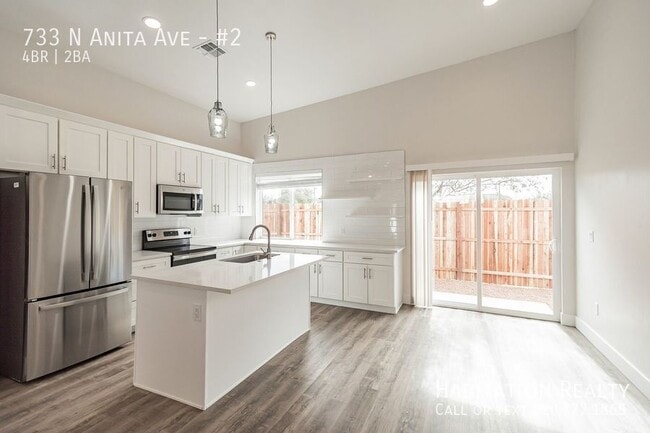 Building Photo - 733 N Anita Ave