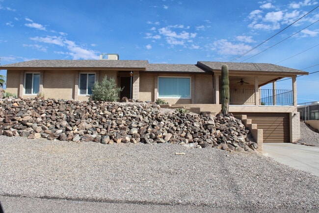 Building Photo - Remodeled 3 Bed 2 Bath Long Term Rental!