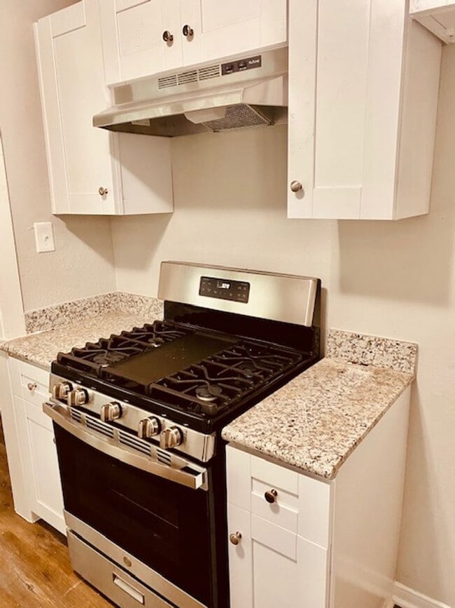 Building Photo - BEAUTIFUL RECENTLY REMODELED 3 BEDROOM HOME