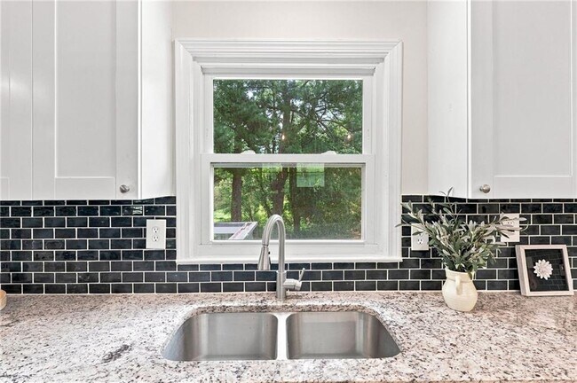 Building Photo - 4691 Roberta Cir