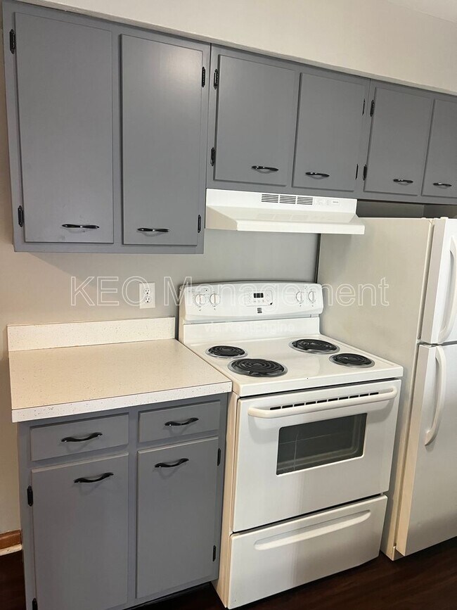 Building Photo - 3813 Briar Pl