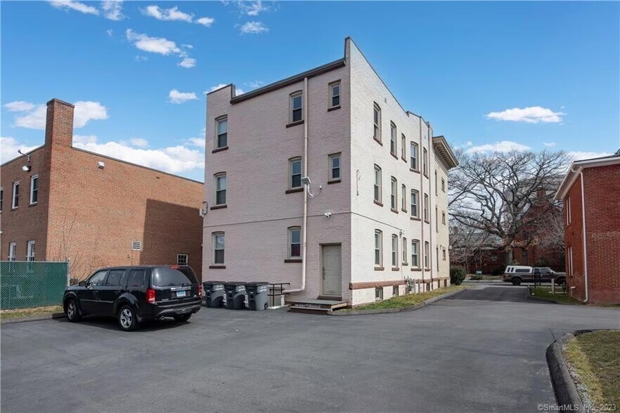 Building Photo - 117 Sigourney St