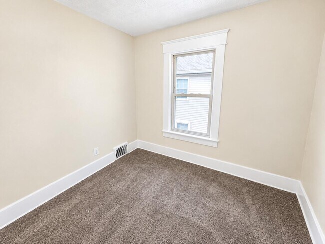 Building Photo - 905 Berwin St