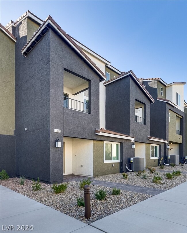 Building Photo - 5838 Kips Bay St