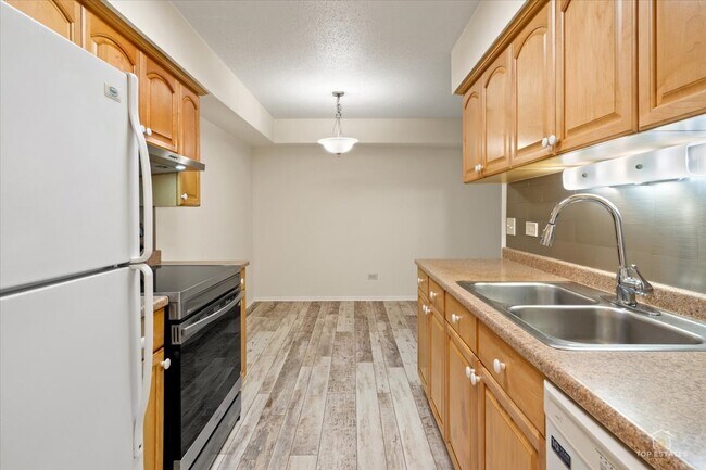 Building Photo - 909 Buccaneer Dr