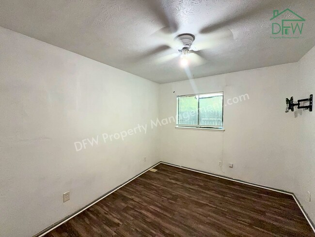 Building Photo - Cozy 3-Bedroom Home with Fireplace, Covered Patio & Large Fenced Backyard for Lease