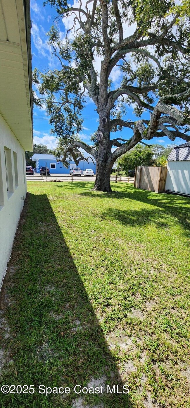 Building Photo - 1576 Avocado Ave