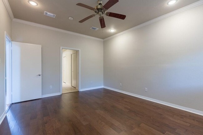 Building Photo - 10907 Legends Ln