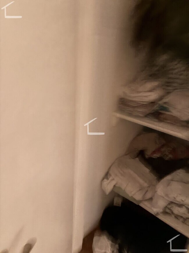 Building Photo - Large single family in Newton