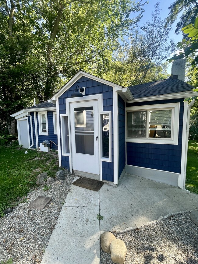 Building Photo - 11291 E Shore Dr