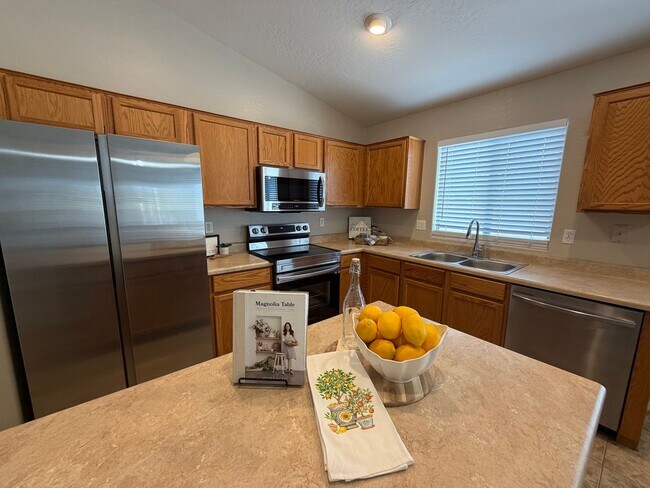 Building Photo - 4 Bedroom on Large Lot in Queen Creek