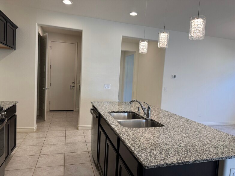 Building Photo - 9431 E Static Ave