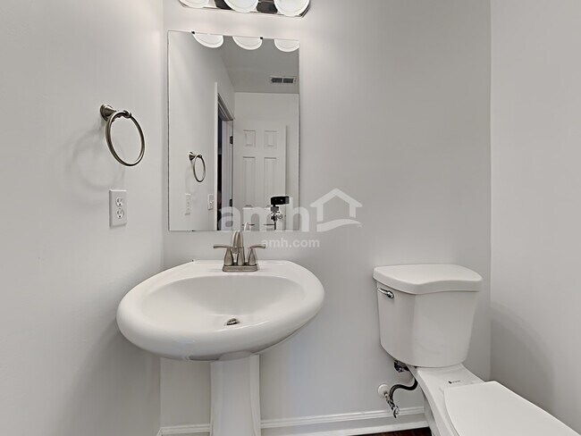 Building Photo - 7409 Vintage Cir