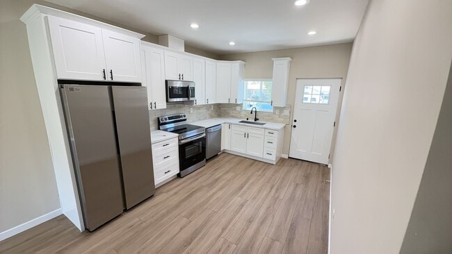 Building Photo - Built In 2024 - 4 bed 2 bath House
