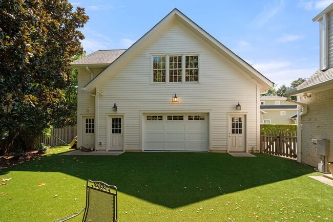 Building Photo - Luxury unfurnished 4BR/4.5BA Tudor in Belle Meade Links.