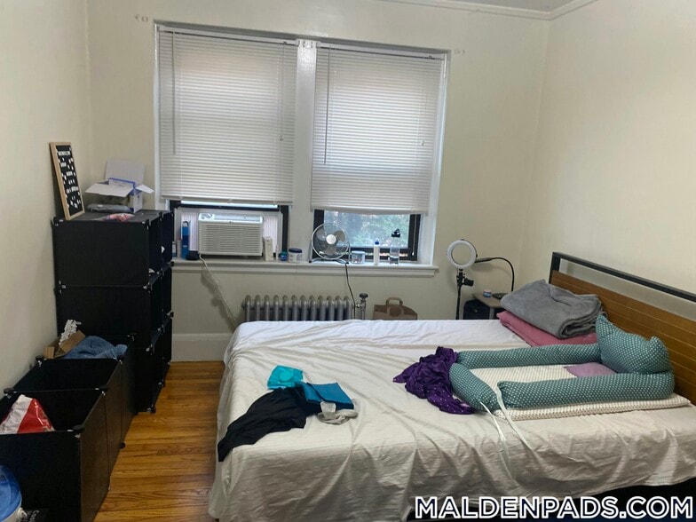 Building Photo - 349 Pleasant St