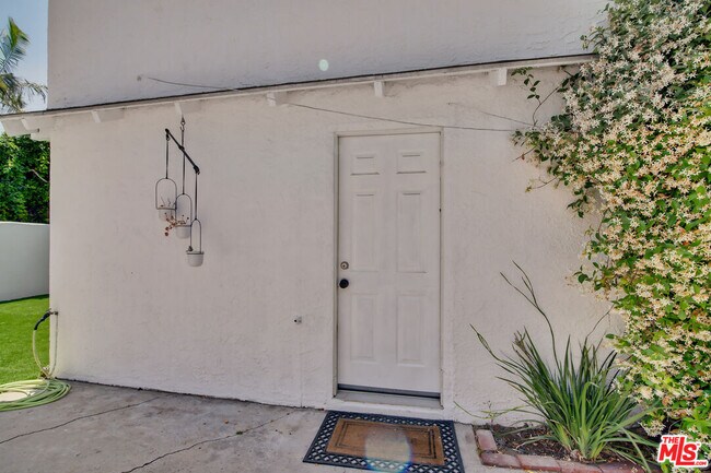 Building Photo - 641 N Martel Ave