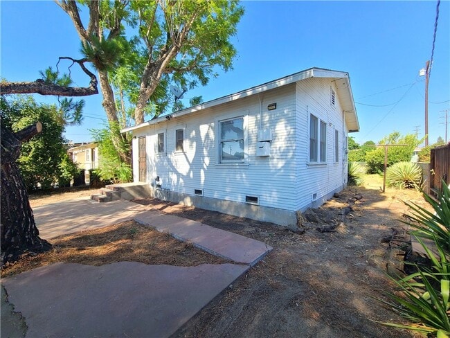 Building Photo - 1607 Clay St