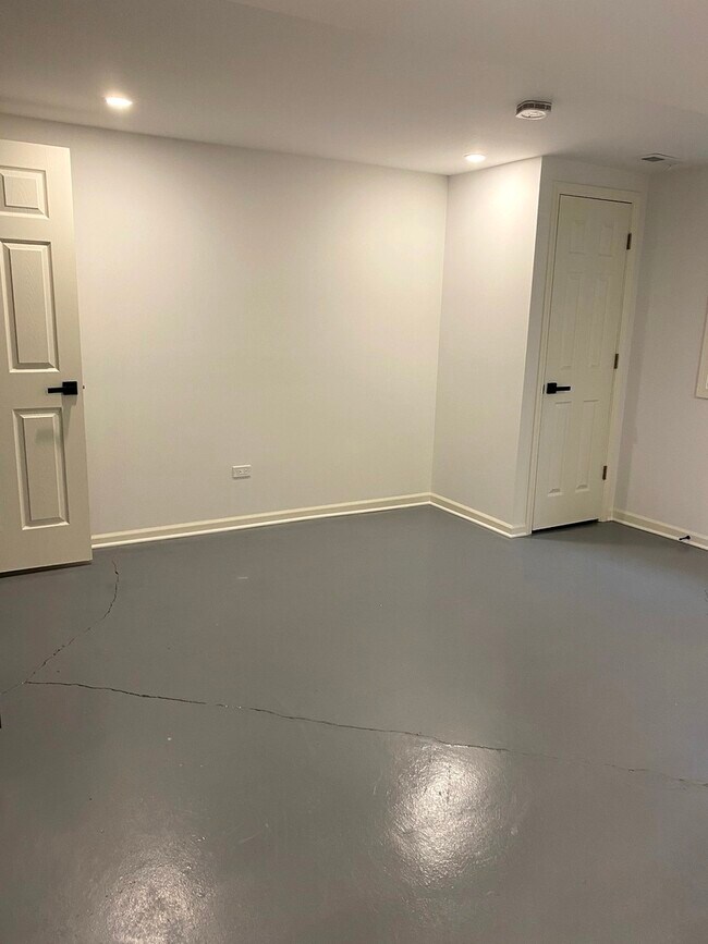 Building Photo - 1346 Leverenz Rd