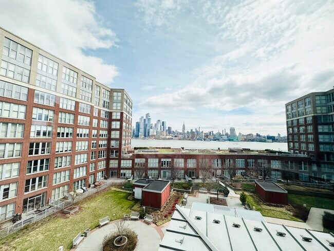 Building Photo - 1125 Maxwell Ln