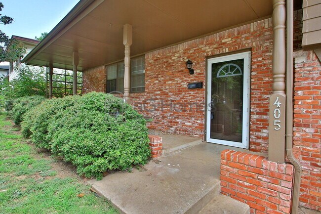 Building Photo - 405 Yukon Ave