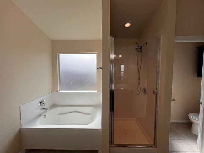 Building Photo - Spacious 5-Bedroom Harker Heights Home with 3 Living Areas & 3-Car Garage