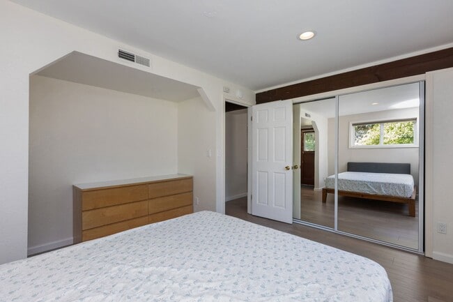 Building Photo - Beautiful 4 Bedroom Home in Richmond