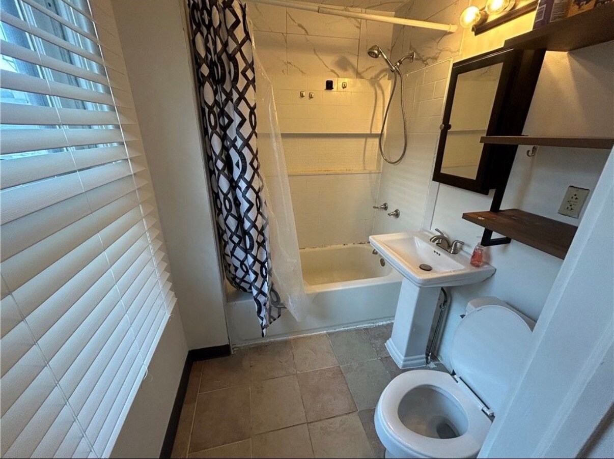 Bathroom 2 - 25 E Craig St