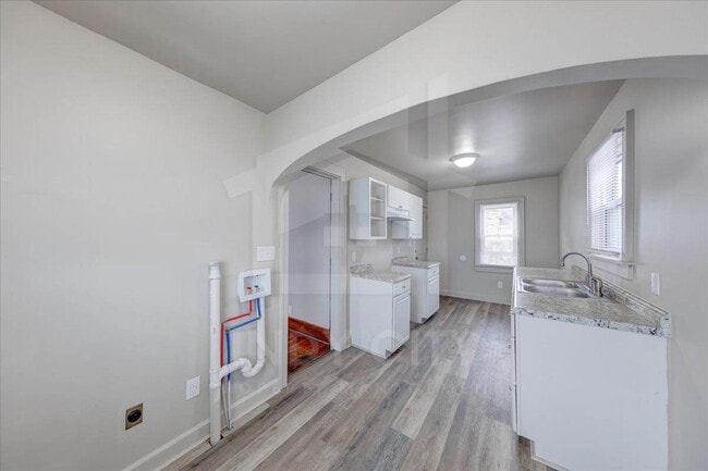 Building Photo - 960 Eastern Ave