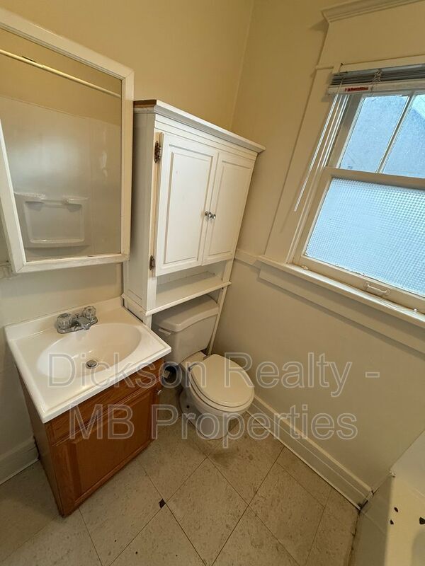 Building Photo - 54 S Wells Ave