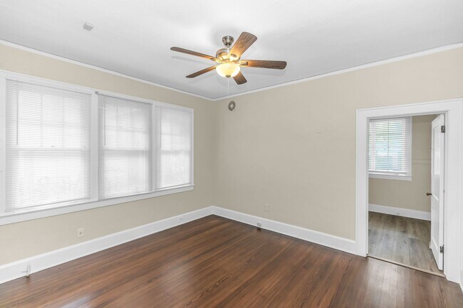 Building Photo - 812 Harwood St