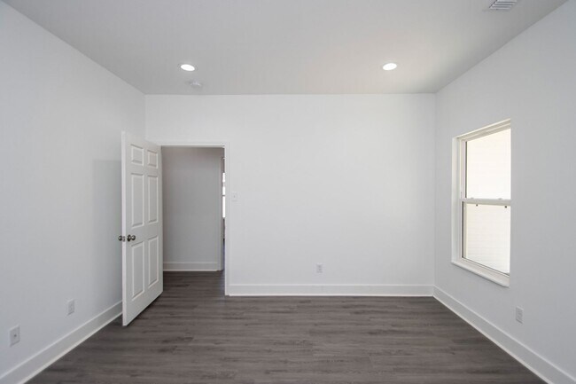 Building Photo - New Modern 3BR Home with Open Floor Plan & High-End Finishes in Little Rock!