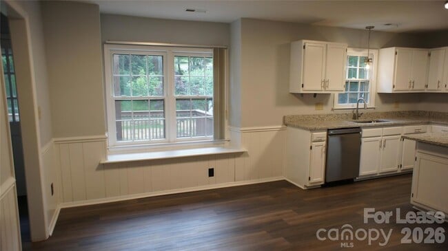 Building Photo - 10000 Ridgemore Dr