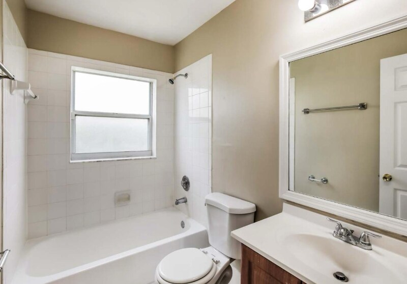 Building Photo - 211 NW 187th Ave