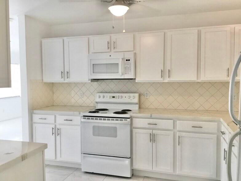 Building Photo - 15623 SE 92nd Ct