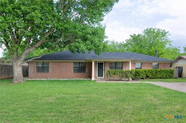 Building Photo - 1405 Oak Park Ln