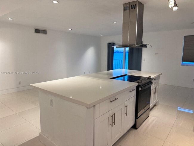 Primary Photo - 1790 S Treasure Dr