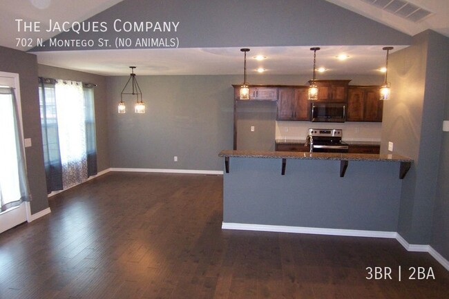 Building Photo - Very Nice Clean 3 Bedroom 2 Bath 3 Car Gar...