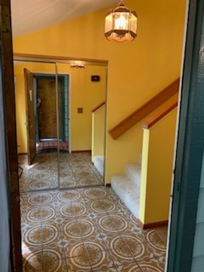 Building Photo - 4 Bedroom 2.5 Bath  with loft ,office, and sauna