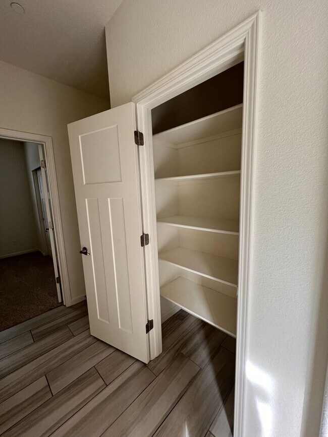 Building Photo - Spacious 4 Bedroom, 3 Bath Home with Bonus Room, 2 Car Garage in Westpark Village!