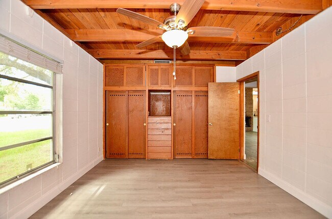 Building Photo - 505 Coconut Ave E