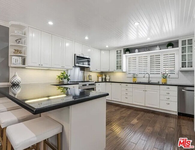 Building Photo - 17213 Palisades Cir