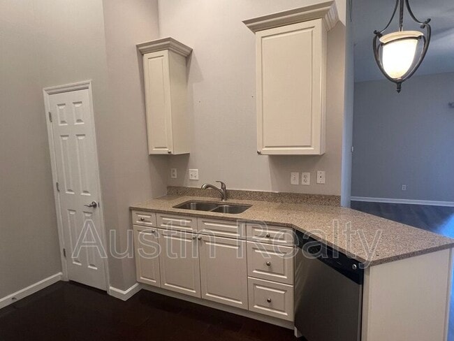 Building Photo - 6431 Brookfield Ct Dr